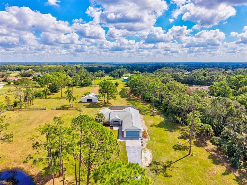 合同活跃: $1,135,000 (4 贝兹, 2 浴室, 2414 平方英尺)