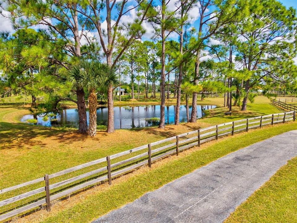 合同活跃: $1,135,000 (4 贝兹, 2 浴室, 2414 平方英尺)