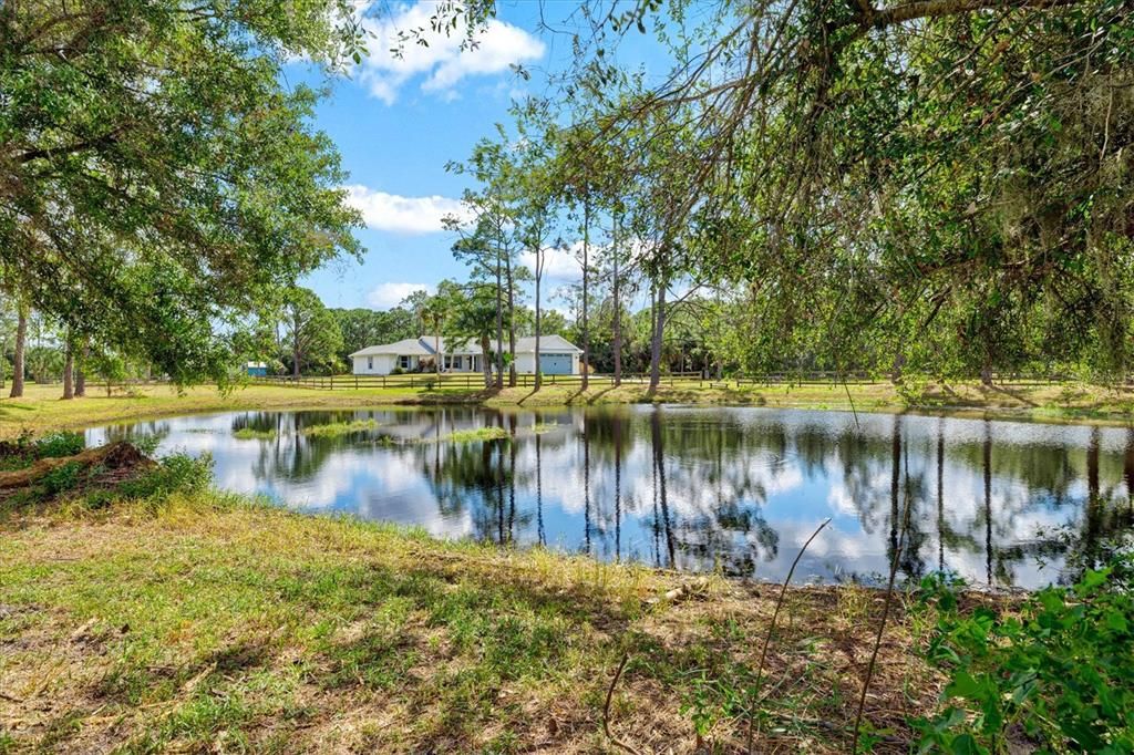 合同活跃: $1,135,000 (4 贝兹, 2 浴室, 2414 平方英尺)