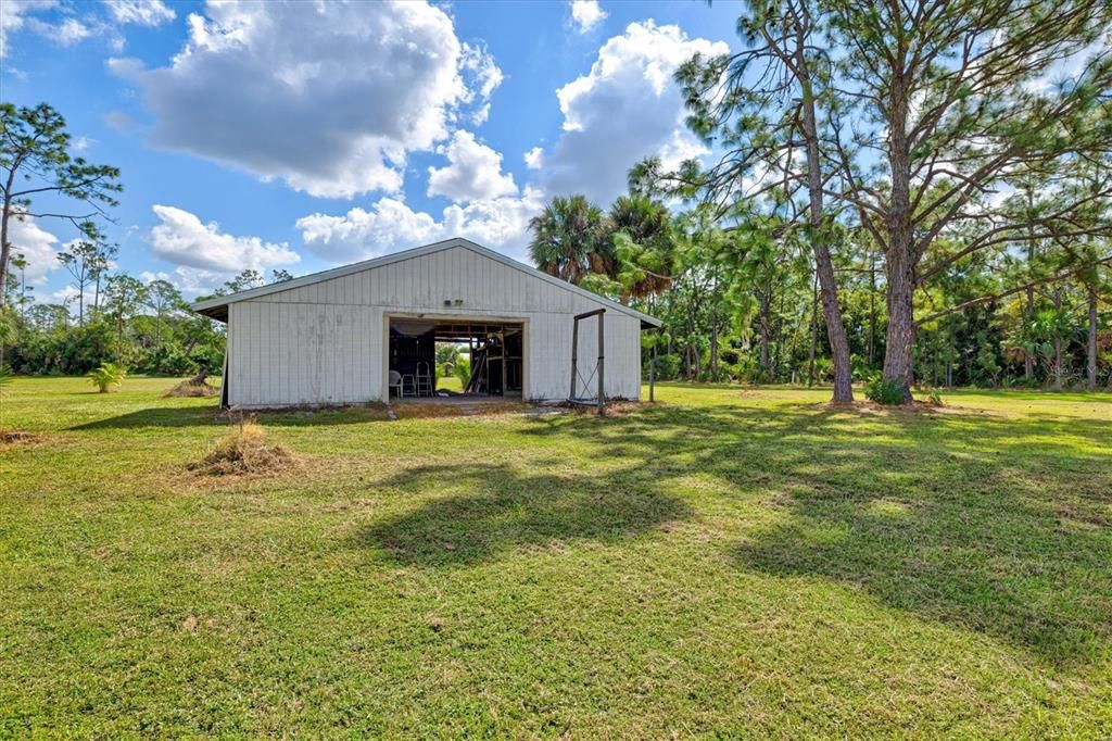 合同活跃: $1,135,000 (4 贝兹, 2 浴室, 2414 平方英尺)