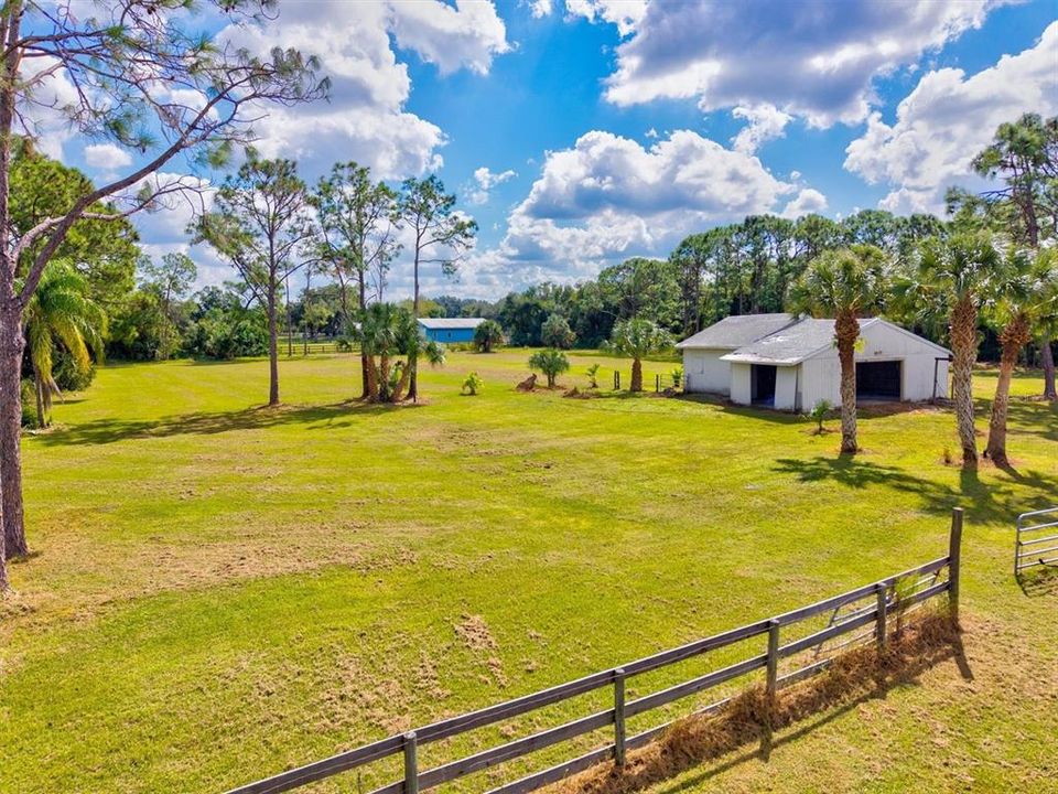 合同活跃: $1,135,000 (4 贝兹, 2 浴室, 2414 平方英尺)