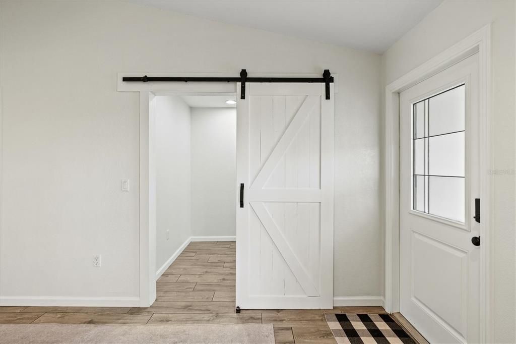 合同活跃: $1,135,000 (4 贝兹, 2 浴室, 2414 平方英尺)