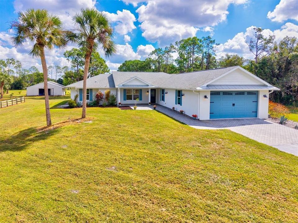 合同活跃: $1,135,000 (4 贝兹, 2 浴室, 2414 平方英尺)