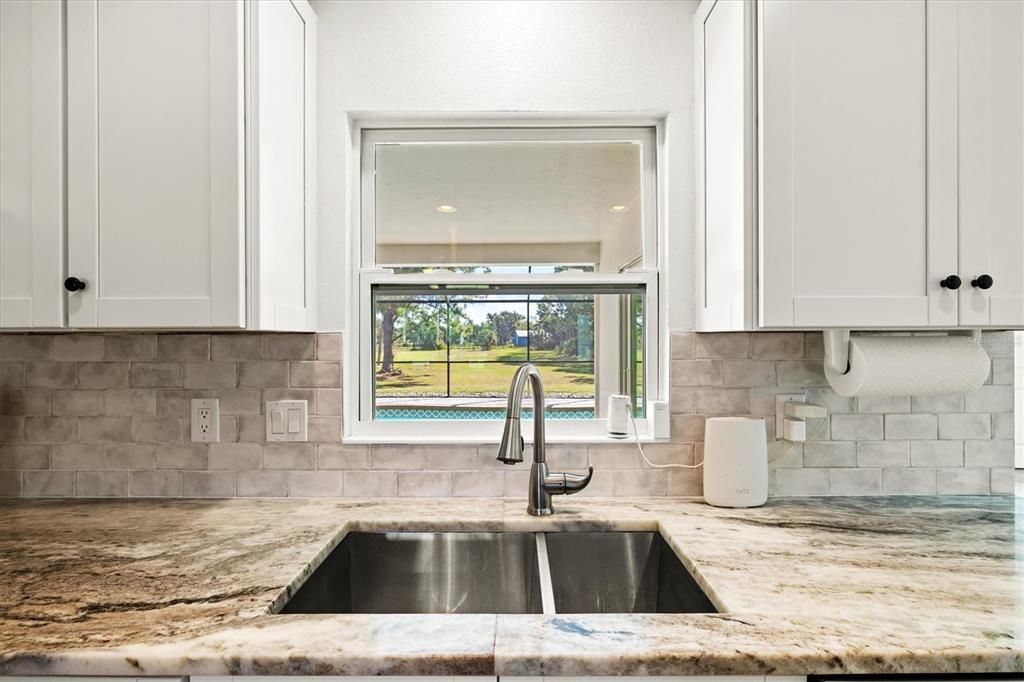 合同活跃: $1,135,000 (4 贝兹, 2 浴室, 2414 平方英尺)