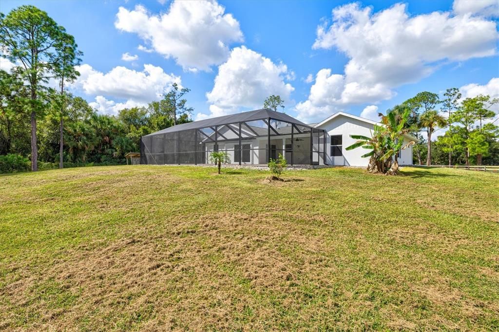 合同活跃: $1,135,000 (4 贝兹, 2 浴室, 2414 平方英尺)