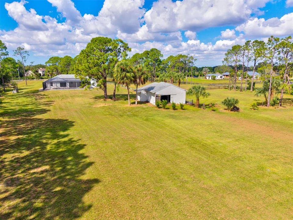 合同活跃: $1,135,000 (4 贝兹, 2 浴室, 2414 平方英尺)