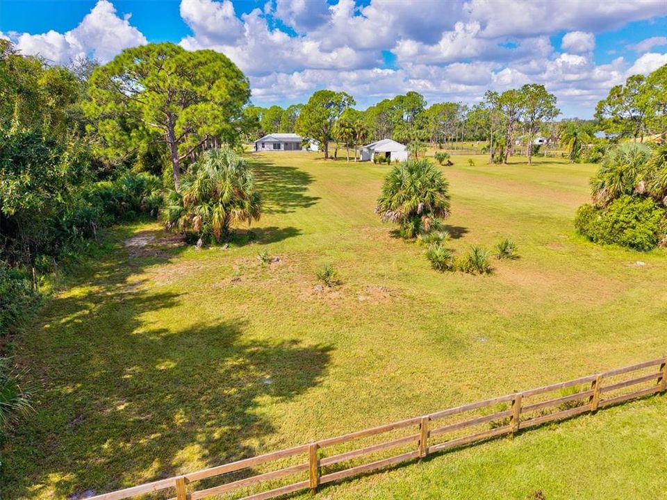 合同活跃: $1,135,000 (4 贝兹, 2 浴室, 2414 平方英尺)