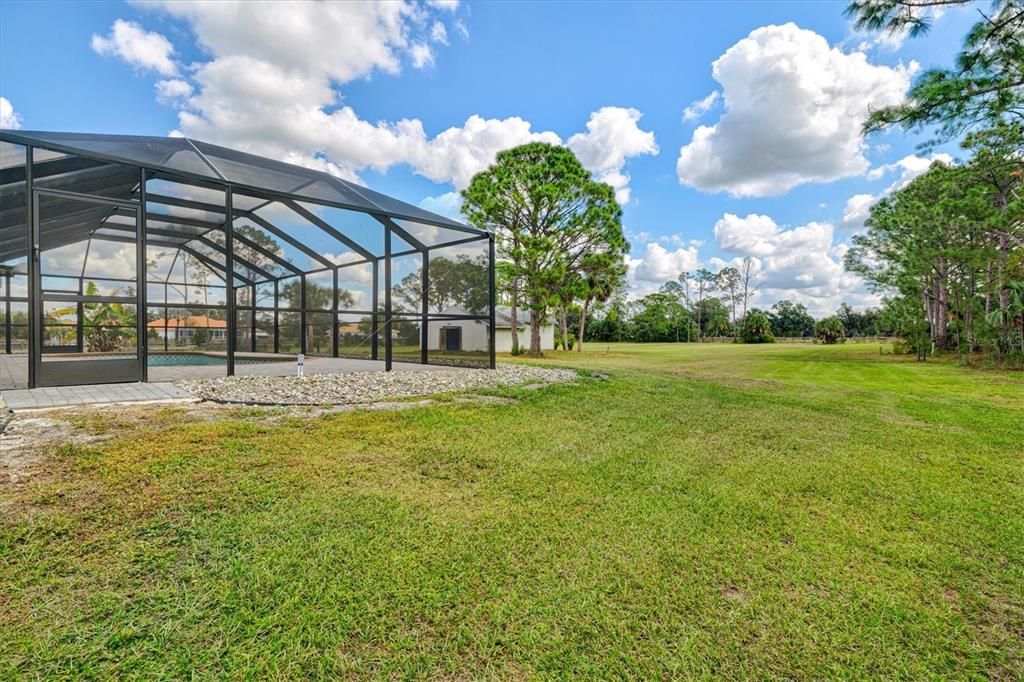 合同活跃: $1,135,000 (4 贝兹, 2 浴室, 2414 平方英尺)