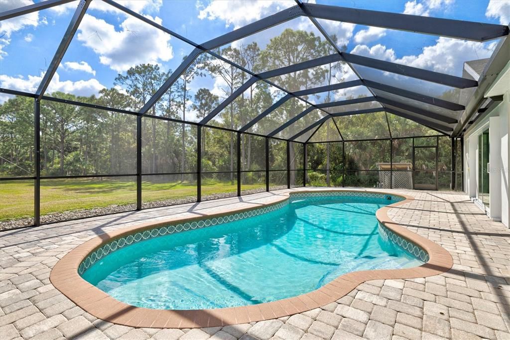 合同活跃: $1,135,000 (4 贝兹, 2 浴室, 2414 平方英尺)