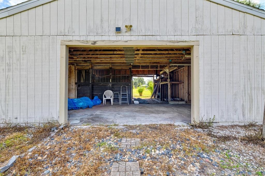 合同活跃: $1,135,000 (4 贝兹, 2 浴室, 2414 平方英尺)