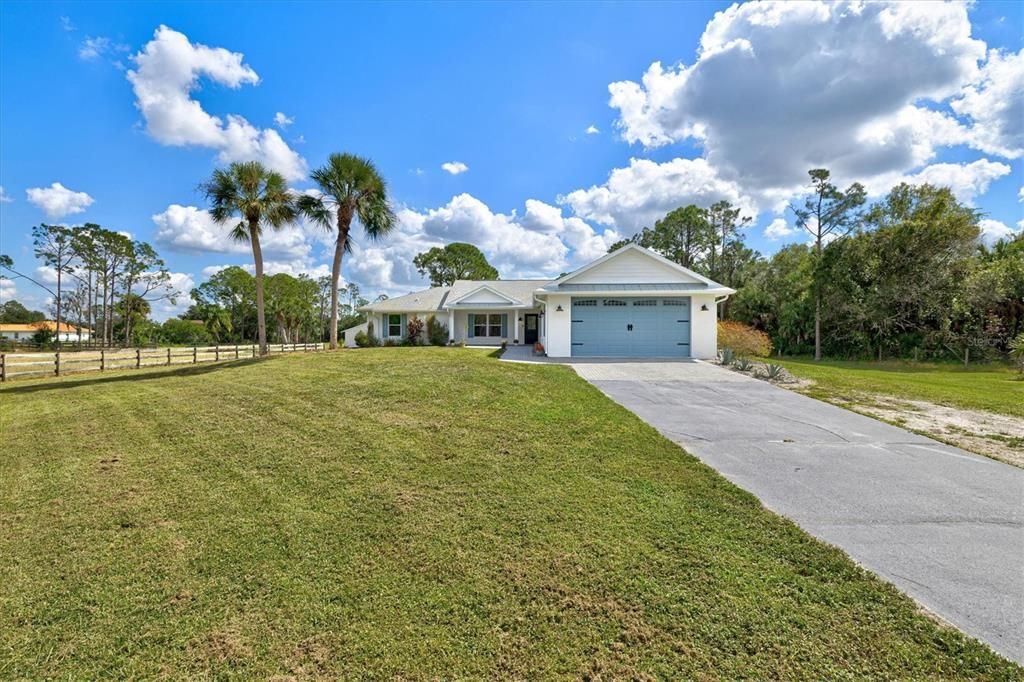 合同活跃: $1,135,000 (4 贝兹, 2 浴室, 2414 平方英尺)