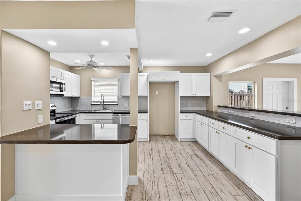 На продажу: $789,000 (3 спален, 2 ванн, 1605 Квадратных фут)