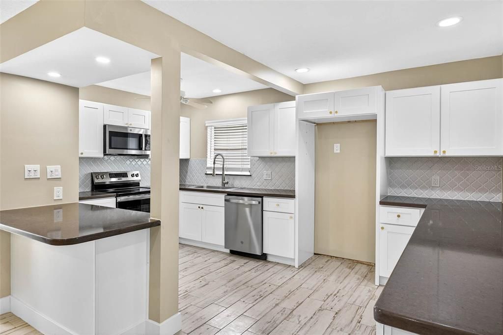 На продажу: $789,000 (3 спален, 2 ванн, 1605 Квадратных фут)