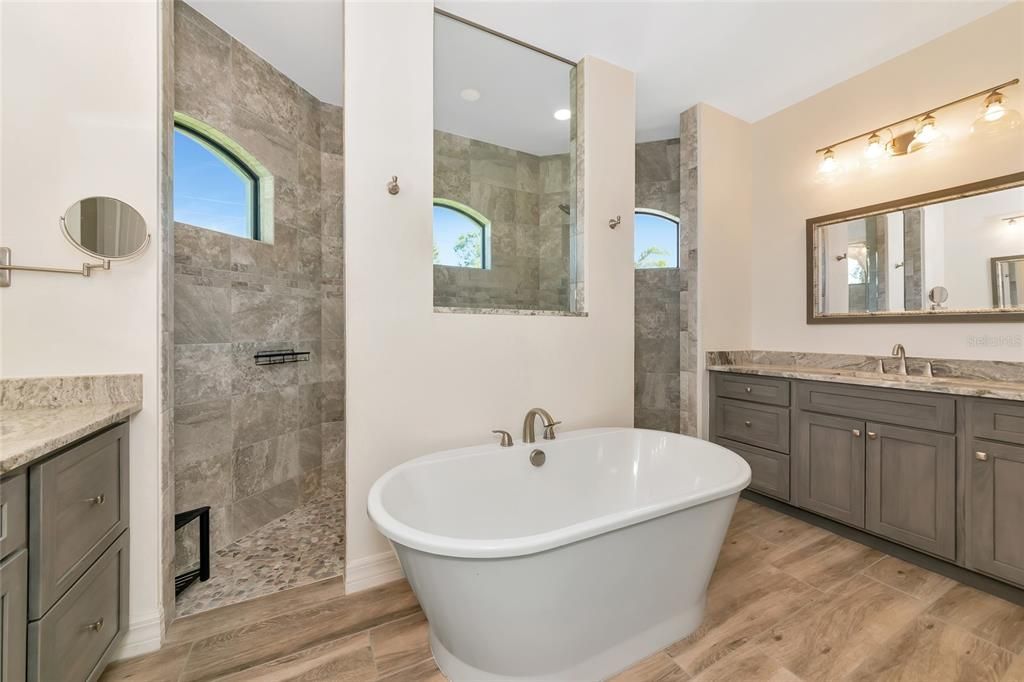 Activo con contrato: $665,000 (4 camas, 3 baños, 2799 Pies cuadrados)