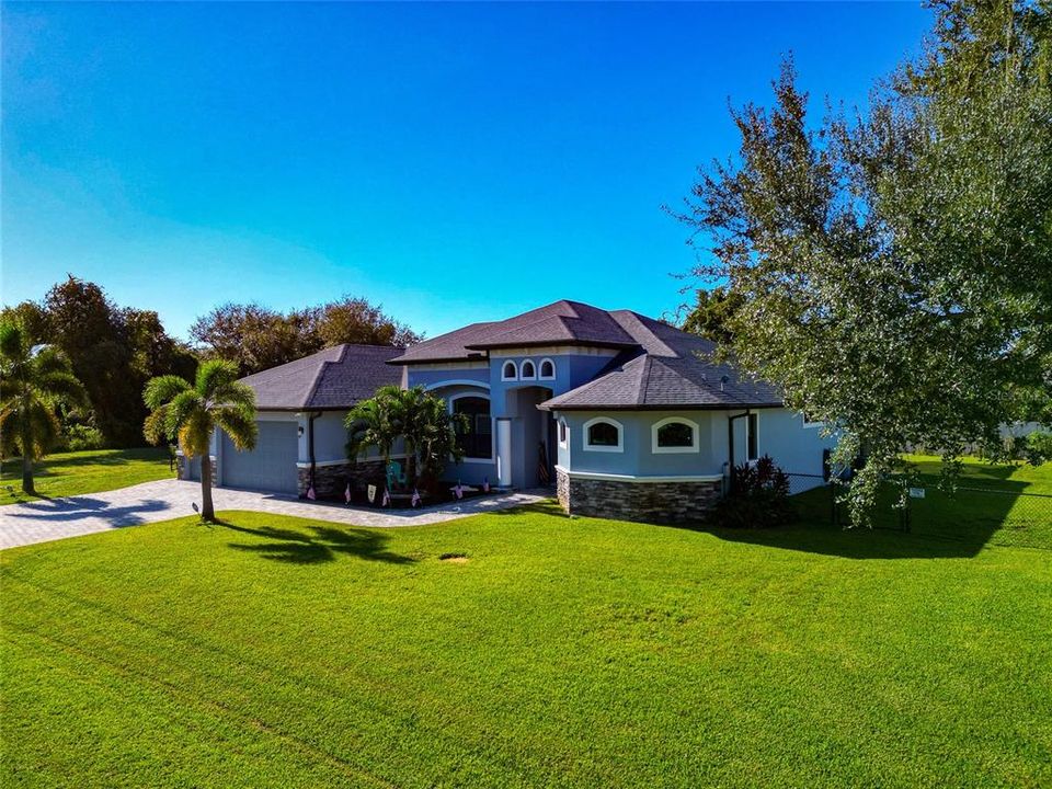 Activo con contrato: $665,000 (4 camas, 3 baños, 2799 Pies cuadrados)