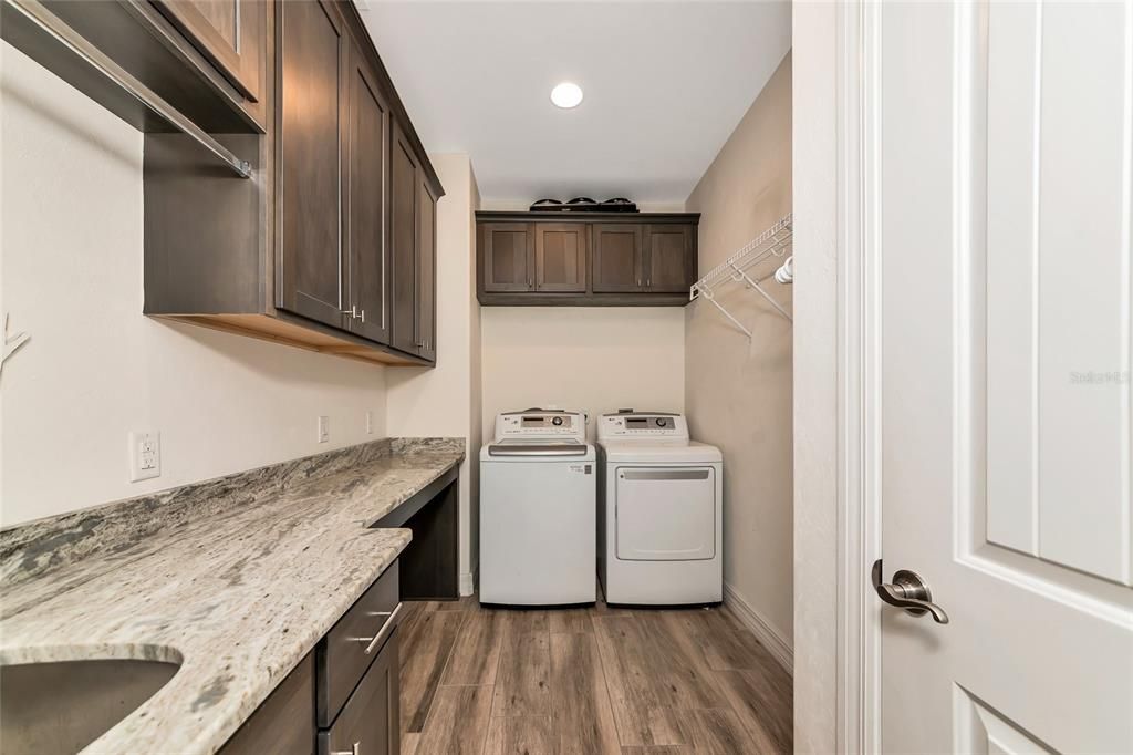 Activo con contrato: $665,000 (4 camas, 3 baños, 2799 Pies cuadrados)