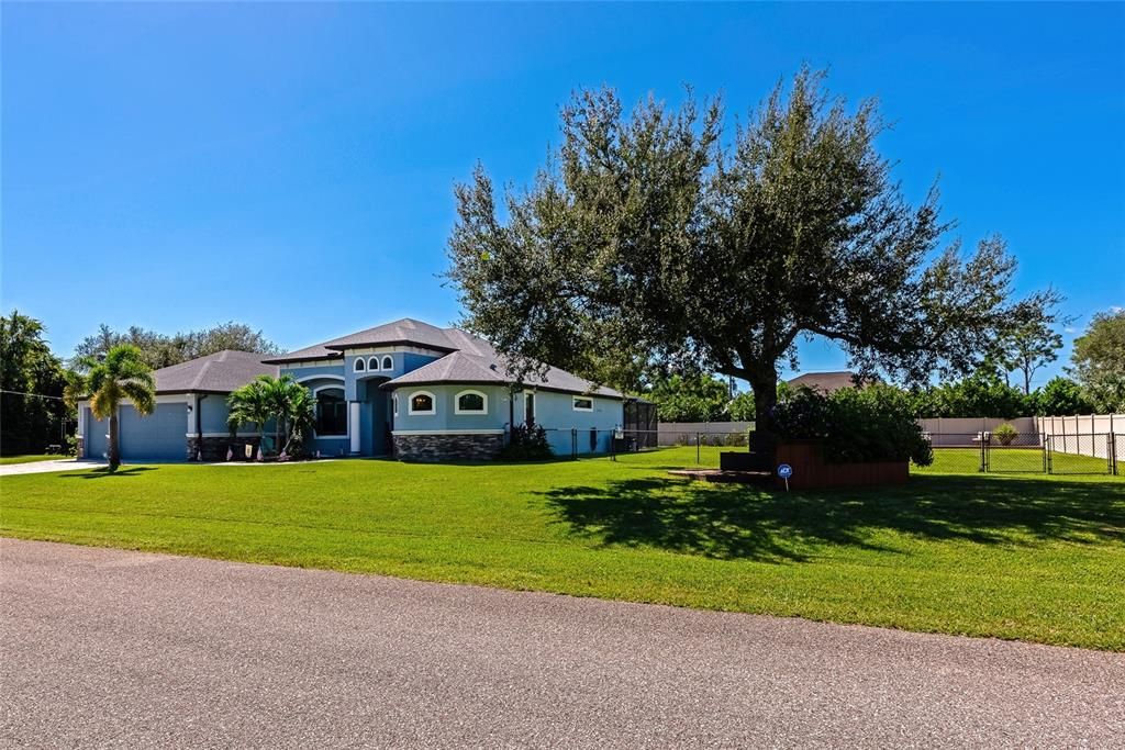 Activo con contrato: $665,000 (4 camas, 3 baños, 2799 Pies cuadrados)