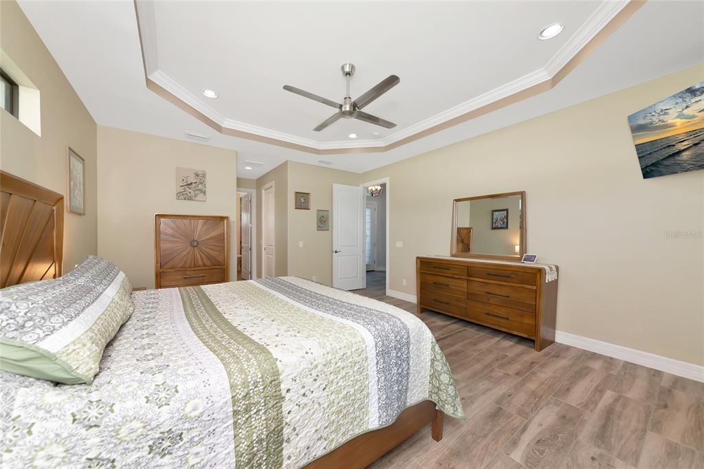 Activo con contrato: $665,000 (4 camas, 3 baños, 2799 Pies cuadrados)