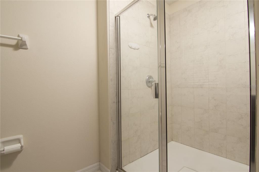 Activo con contrato: $2,450 (3 camas, 2 baños, 1883 Pies cuadrados)