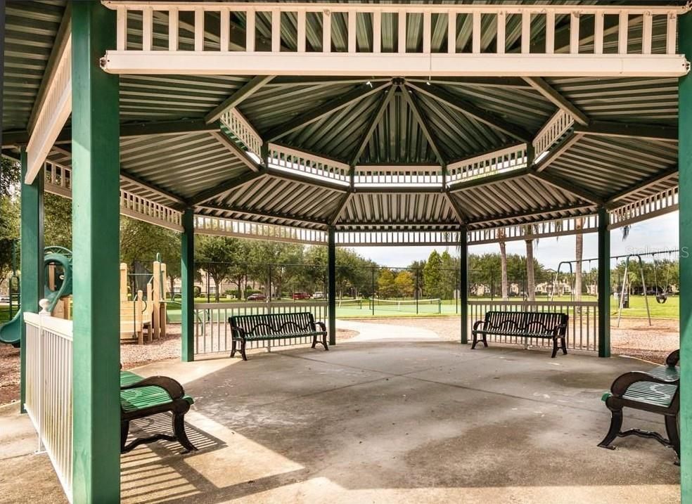 Activo con contrato: $2,450 (3 camas, 2 baños, 1883 Pies cuadrados)