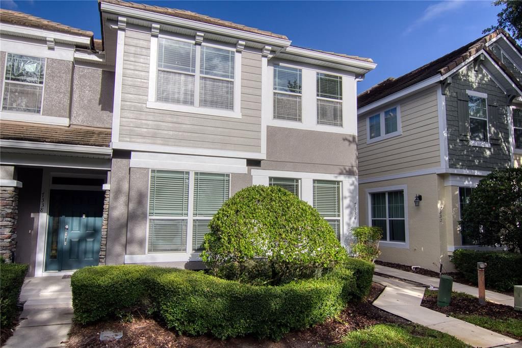 Activo con contrato: $2,450 (3 camas, 2 baños, 1883 Pies cuadrados)