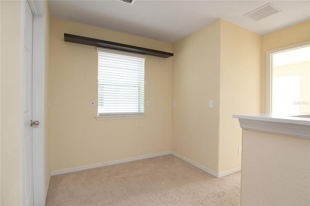 Activo con contrato: $2,450 (3 camas, 2 baños, 1883 Pies cuadrados)