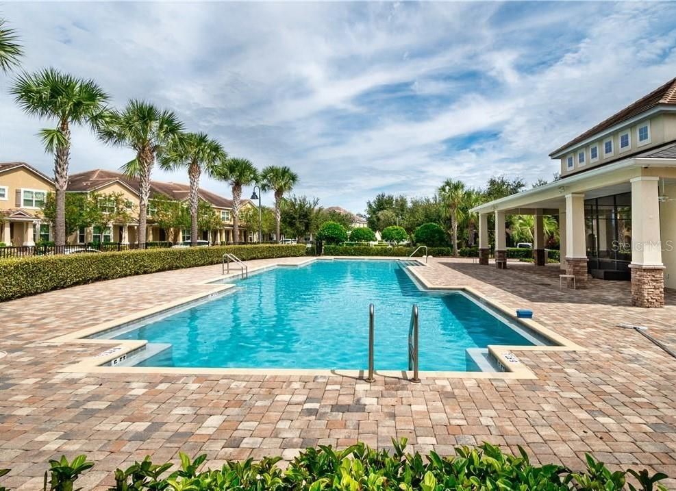 Activo con contrato: $2,450 (3 camas, 2 baños, 1883 Pies cuadrados)