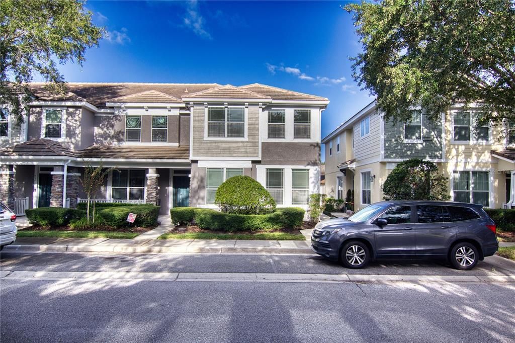 Activo con contrato: $2,450 (3 camas, 2 baños, 1883 Pies cuadrados)