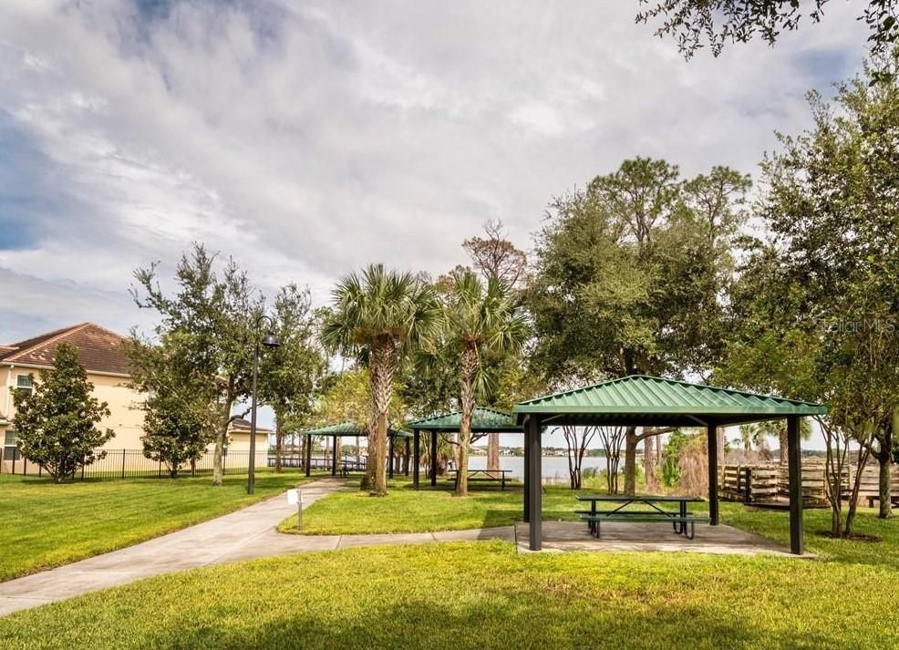 Activo con contrato: $2,450 (3 camas, 2 baños, 1883 Pies cuadrados)