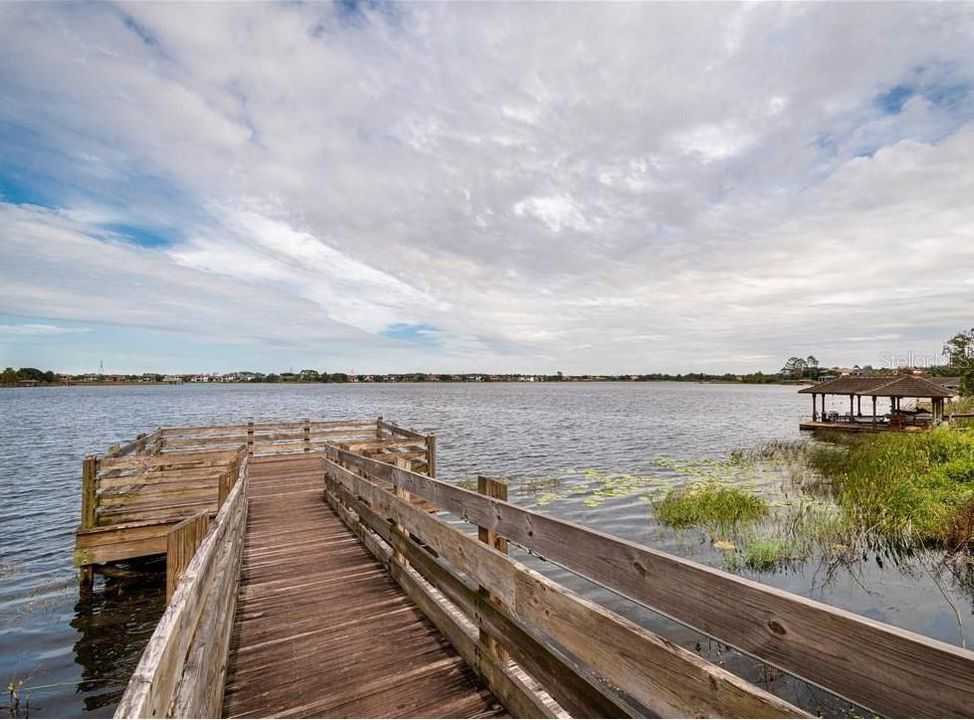 Activo con contrato: $2,450 (3 camas, 2 baños, 1883 Pies cuadrados)