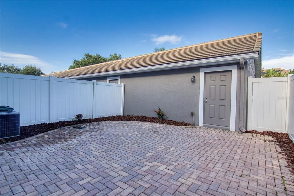 Activo con contrato: $2,450 (3 camas, 2 baños, 1883 Pies cuadrados)