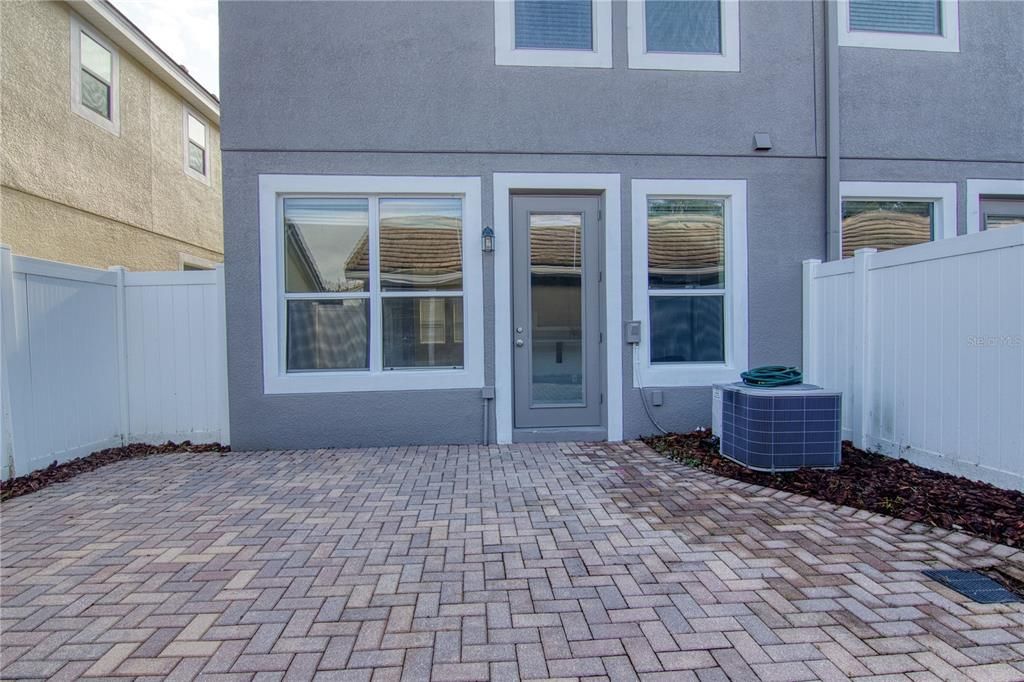 Activo con contrato: $2,450 (3 camas, 2 baños, 1883 Pies cuadrados)