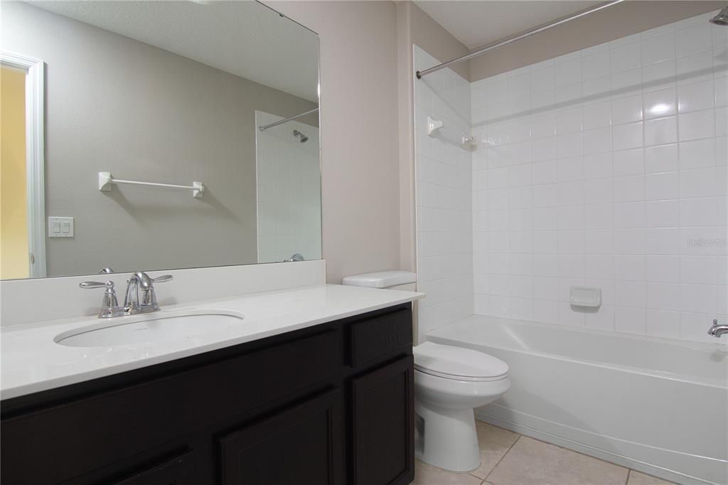 Activo con contrato: $2,450 (3 camas, 2 baños, 1883 Pies cuadrados)