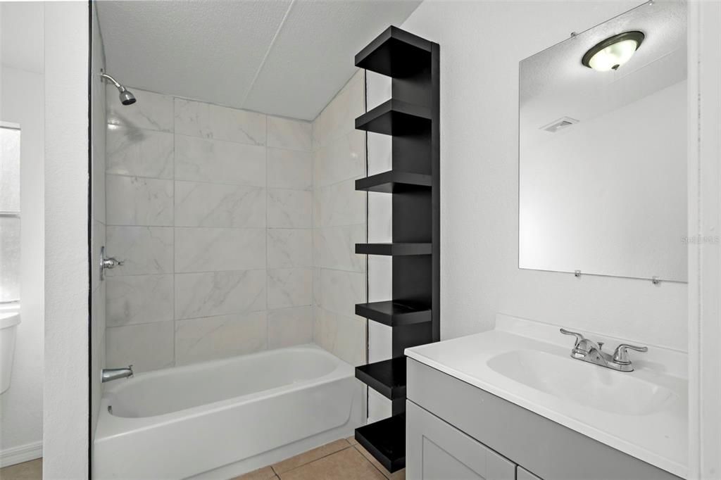 Activo con contrato: $229,000 (4 camas, 2 baños, 1344 Pies cuadrados)