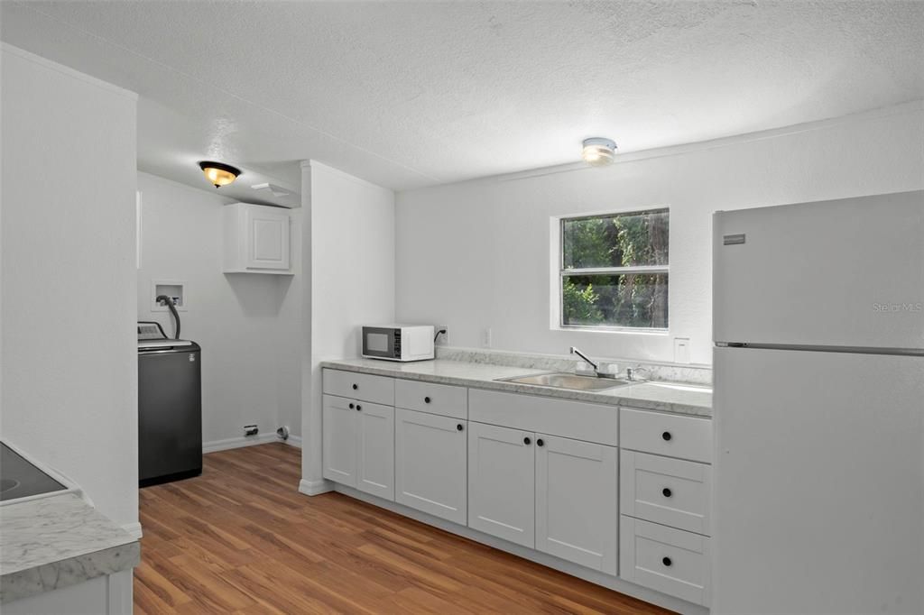 Activo con contrato: $229,000 (4 camas, 2 baños, 1344 Pies cuadrados)