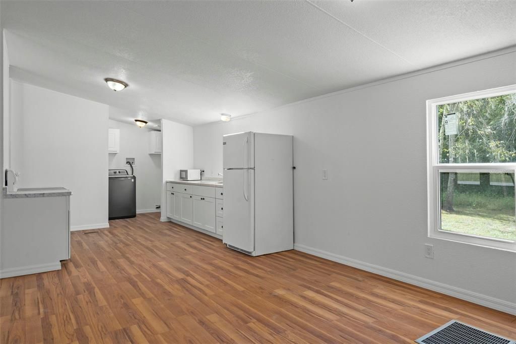 Activo con contrato: $229,000 (4 camas, 2 baños, 1344 Pies cuadrados)