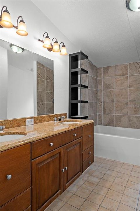 Activo con contrato: $229,000 (4 camas, 2 baños, 1344 Pies cuadrados)