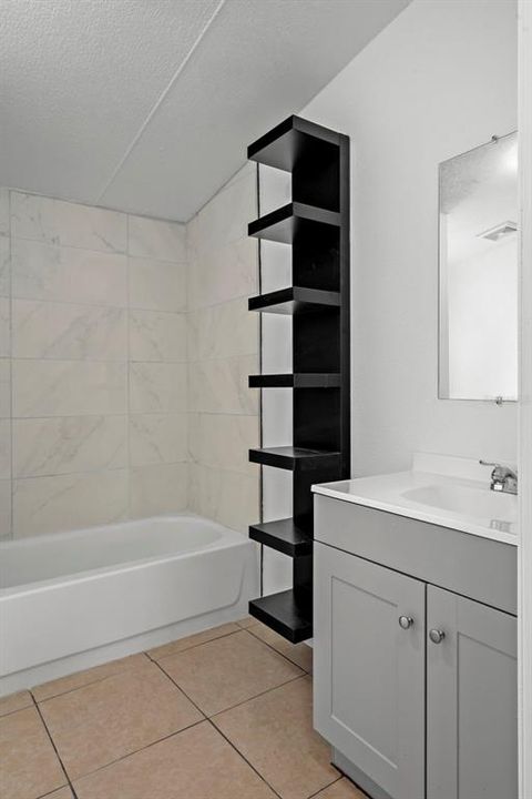 Activo con contrato: $229,000 (4 camas, 2 baños, 1344 Pies cuadrados)