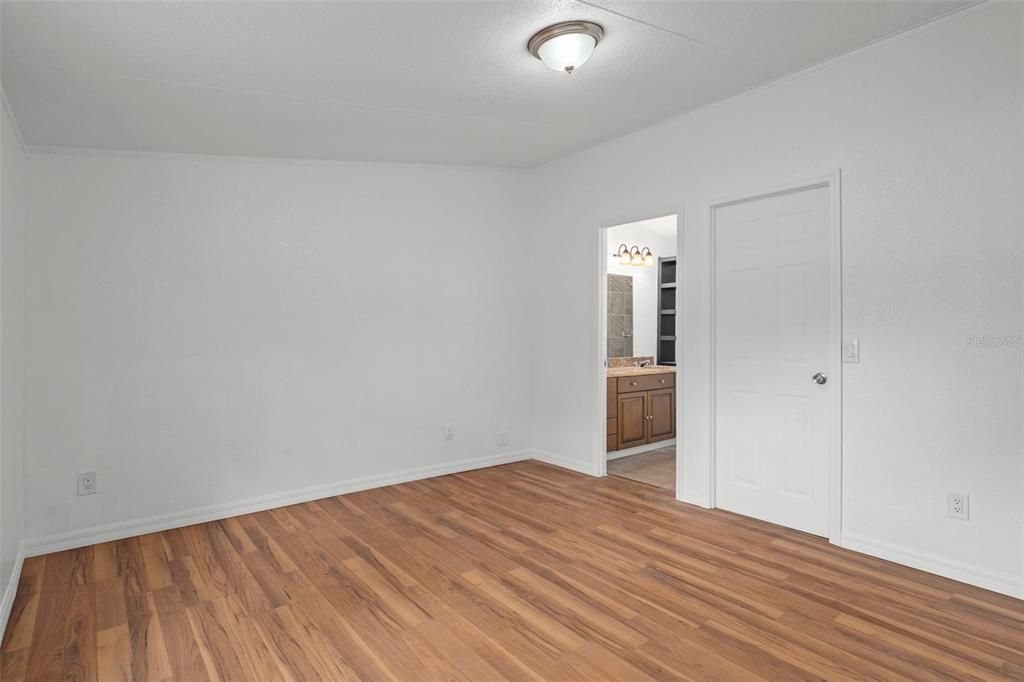 Activo con contrato: $229,000 (4 camas, 2 baños, 1344 Pies cuadrados)