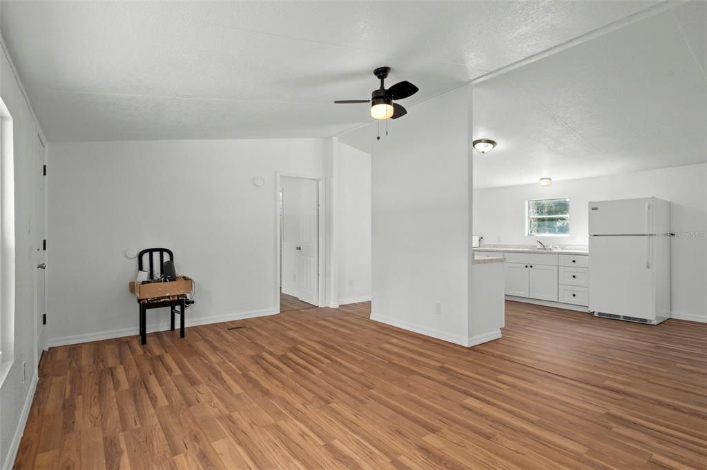 Activo con contrato: $229,000 (4 camas, 2 baños, 1344 Pies cuadrados)