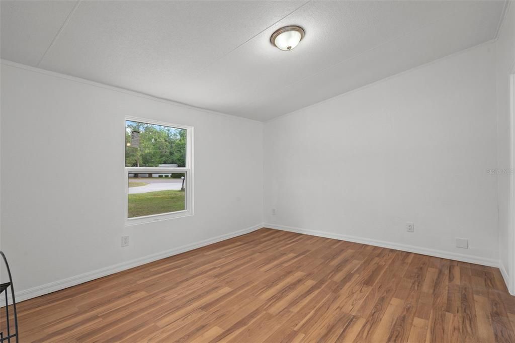 Activo con contrato: $229,000 (4 camas, 2 baños, 1344 Pies cuadrados)