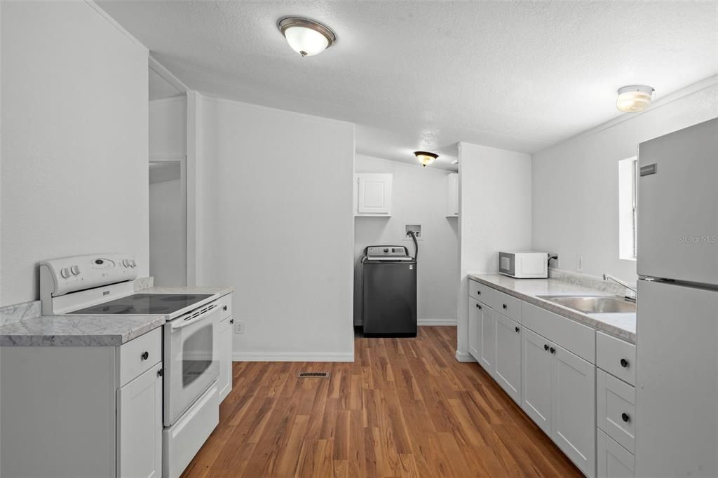 Activo con contrato: $229,000 (4 camas, 2 baños, 1344 Pies cuadrados)