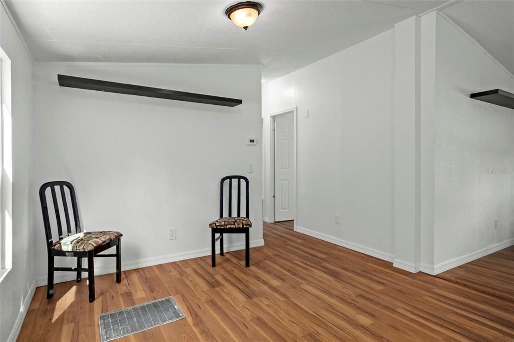 Activo con contrato: $229,000 (4 camas, 2 baños, 1344 Pies cuadrados)