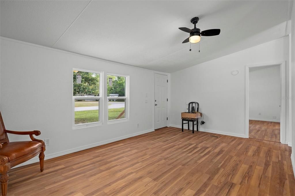 Activo con contrato: $229,000 (4 camas, 2 baños, 1344 Pies cuadrados)