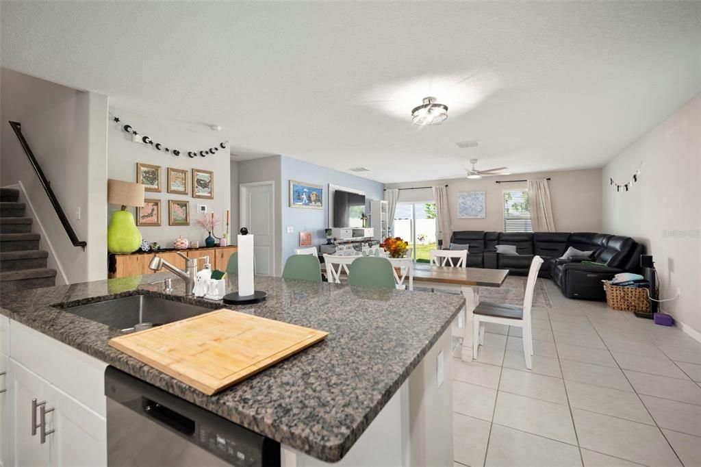 出租: $2,800 (5 贝兹, 2 浴室, 2949 平方英尺)