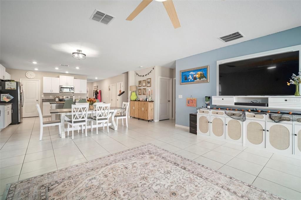 出租: $2,800 (5 贝兹, 2 浴室, 2949 平方英尺)