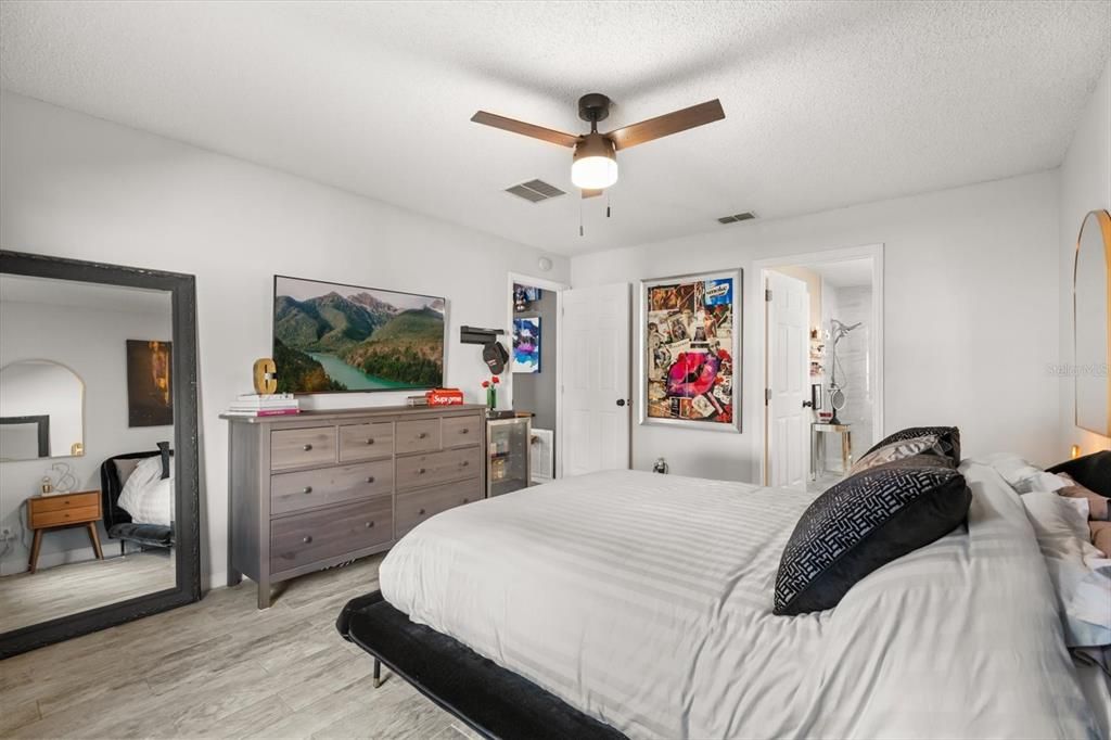 For Sale: $394,999 (3 beds, 2 baths, 1638 Square Feet)