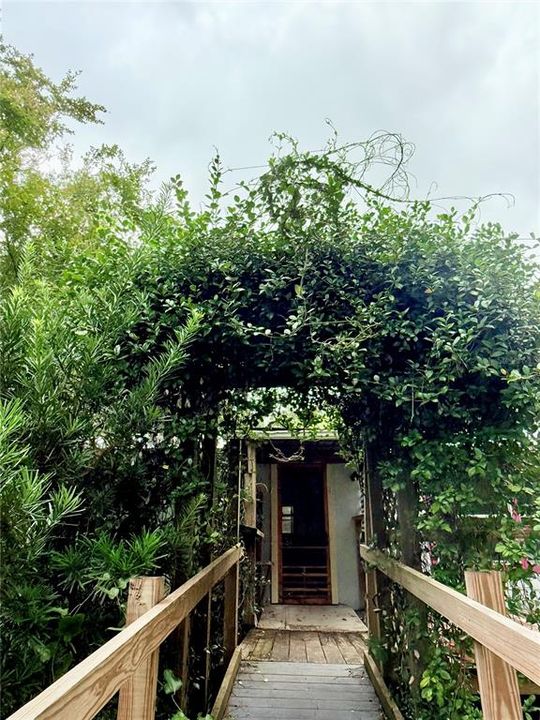 For Sale: $189,000 (3 beds, 2 baths, 1104 Square Feet)