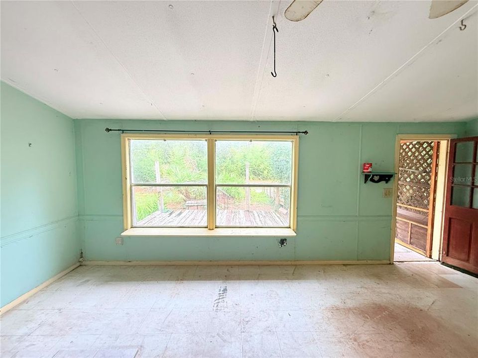 For Sale: $189,000 (3 beds, 2 baths, 1104 Square Feet)