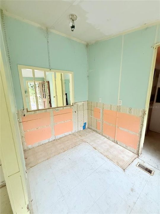 For Sale: $189,000 (3 beds, 2 baths, 1104 Square Feet)